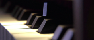How does a digital piano work?