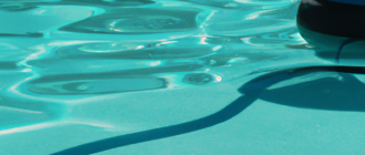 How does an automatic pool cleaner work?