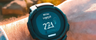 How does a smartwatch track steps?