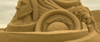 What is the process involved in creating sand sculpture art?