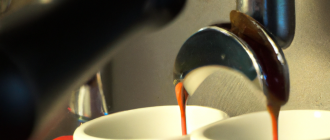 How is espresso made in a coffee machine?