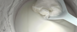 What is the process of making homemade yogurt?